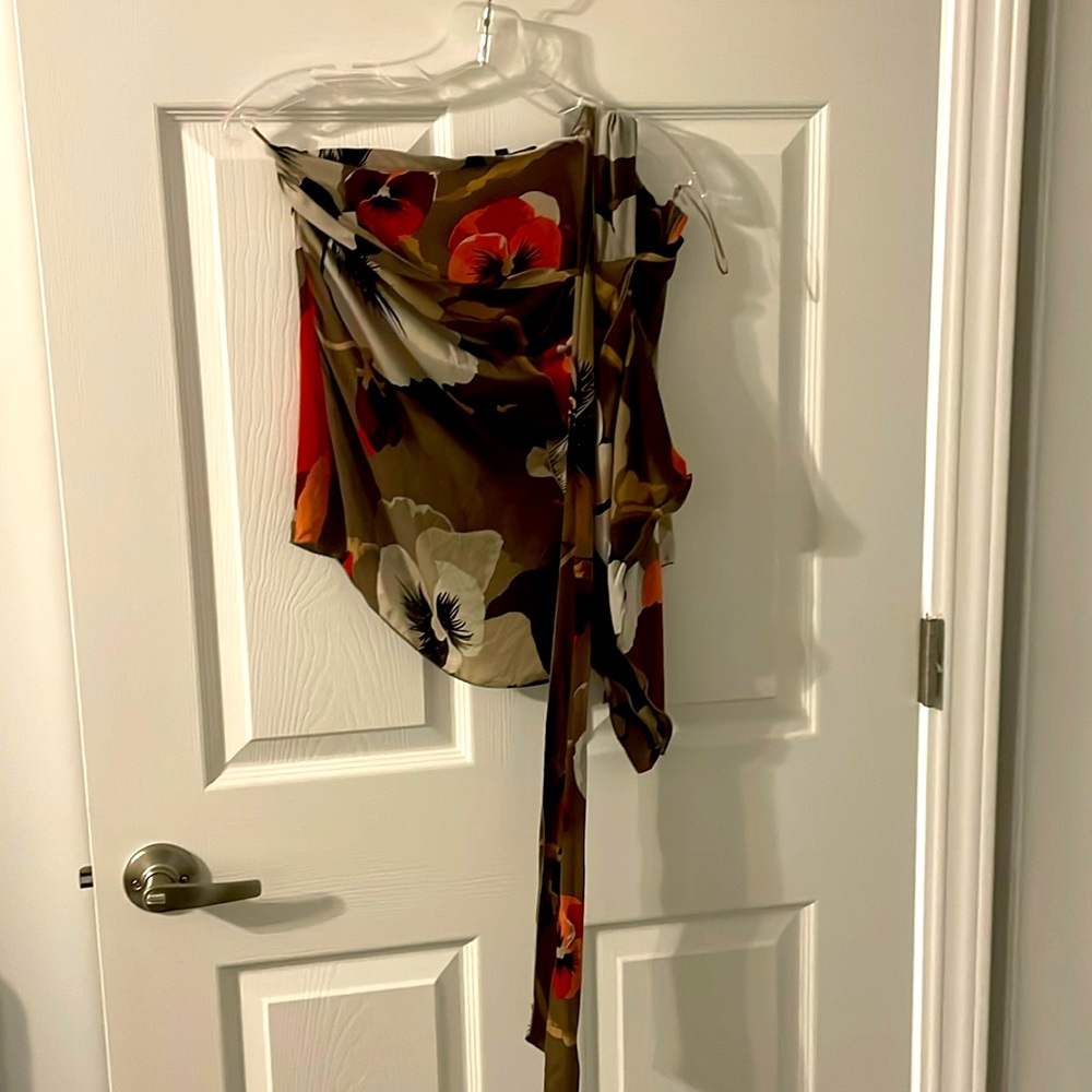 Gucci, have all original tag with ( not on). Worn twice. Matching pants 4sale